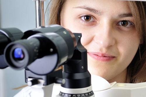 怎么佩戴欧美假发视频,轻松打造时尚造型